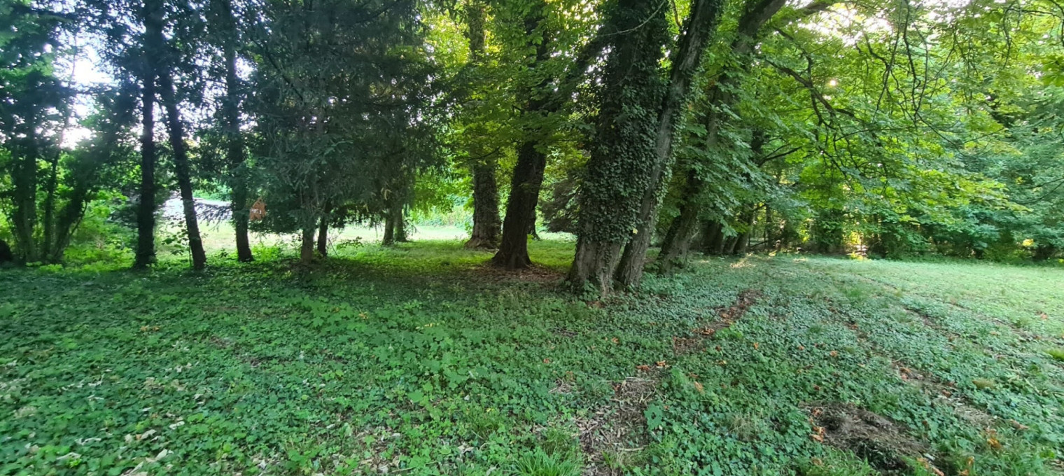 Terrain Ã  
Dijon